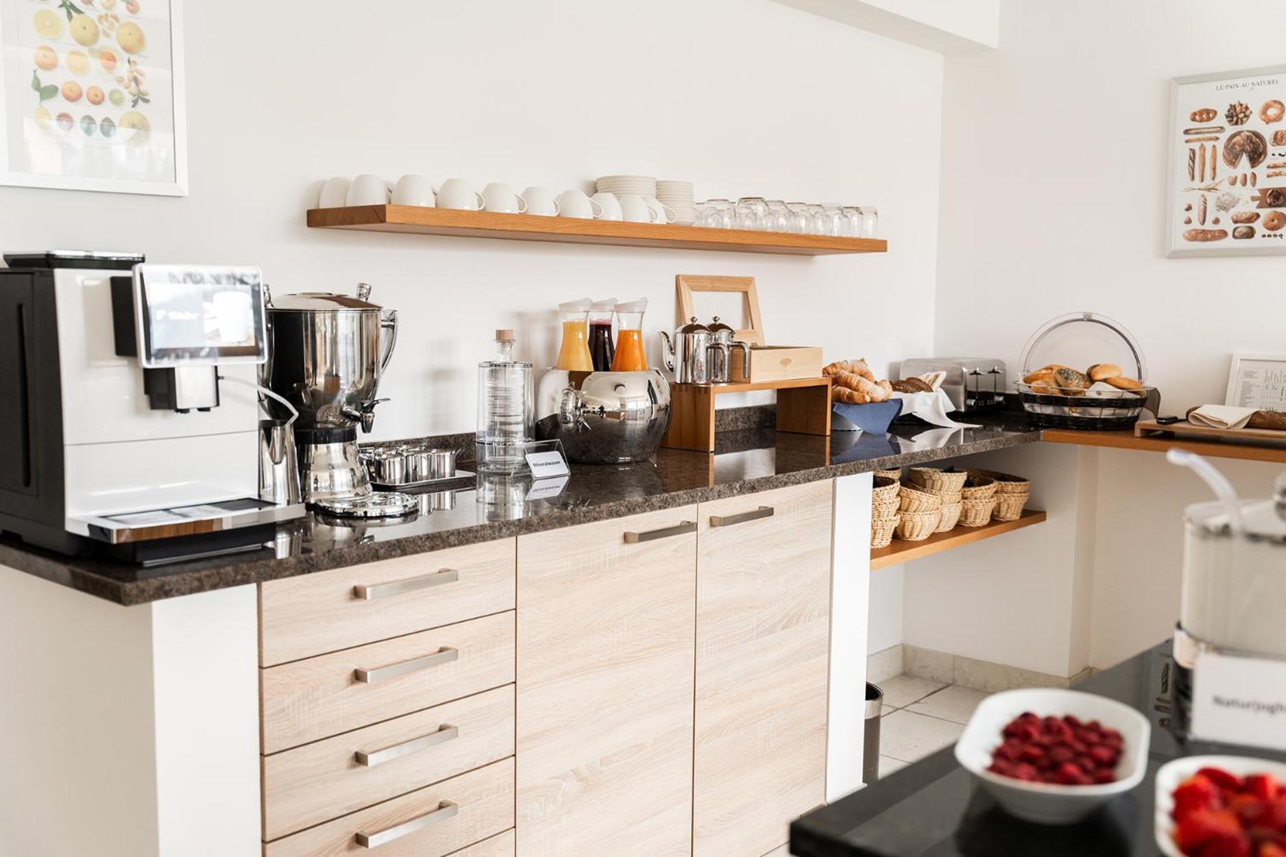 Hotel Vier Jahreszeiten An Der Therme & Kliniken Bad Krozingen Naehe Freiburg & Schwarzwald Ideal Fuer Wellness Kur & Business Ausfluege 24H Check In- Wlan & Parken Gratis Exterior photo