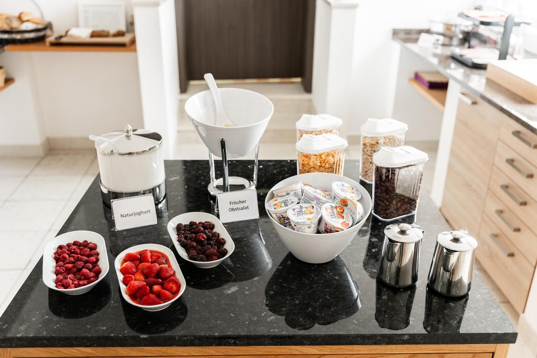 Hotel Vier Jahreszeiten An Der Therme & Kliniken Bad Krozingen Naehe Freiburg & Schwarzwald Ideal Fuer Wellness Kur & Business Ausfluege 24H Check In- Wlan & Parken Gratis Exterior photo
