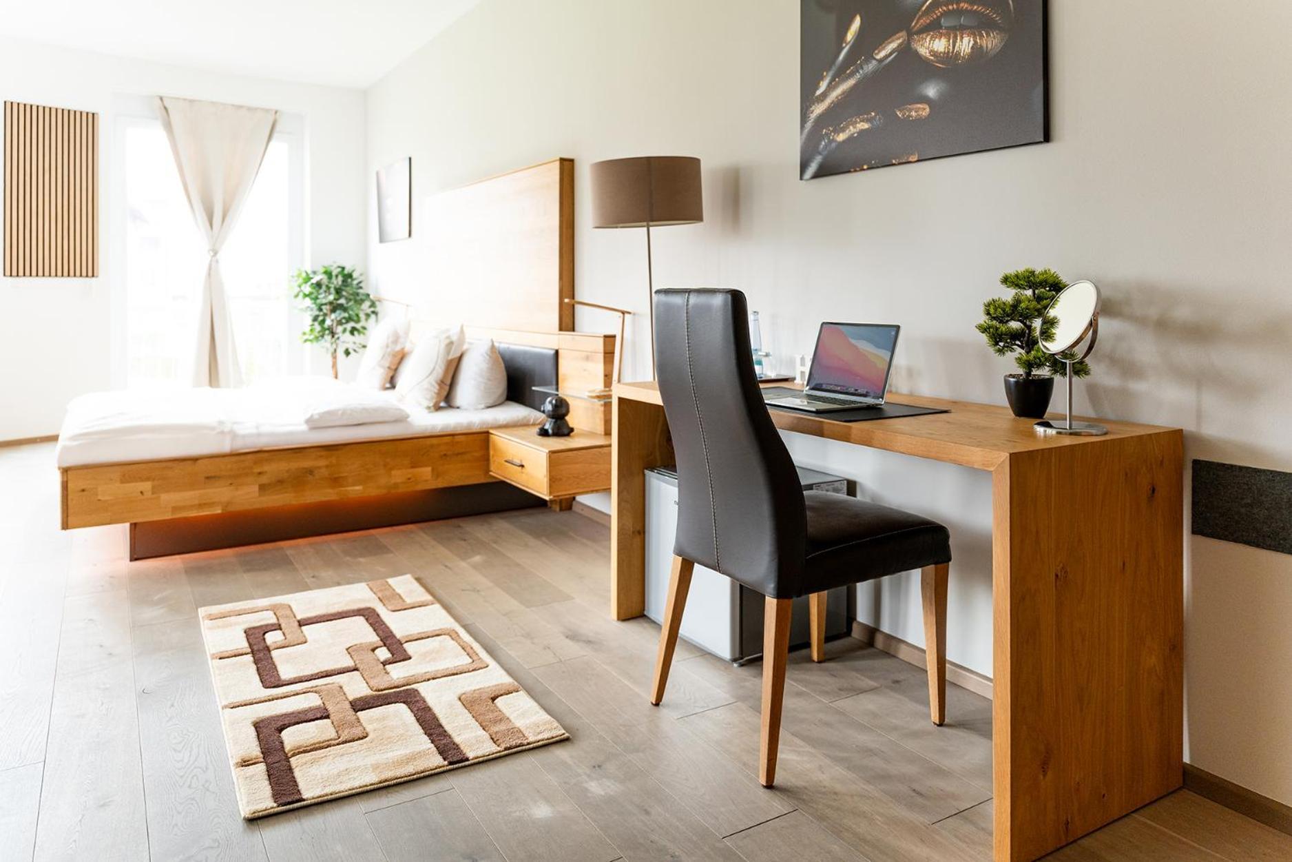 Hotel Vier Jahreszeiten An Der Therme & Kliniken Bad Krozingen Naehe Freiburg & Schwarzwald Ideal Fuer Wellness Kur & Business Ausfluege 24H Check In- Wlan & Parken Gratis Exterior photo