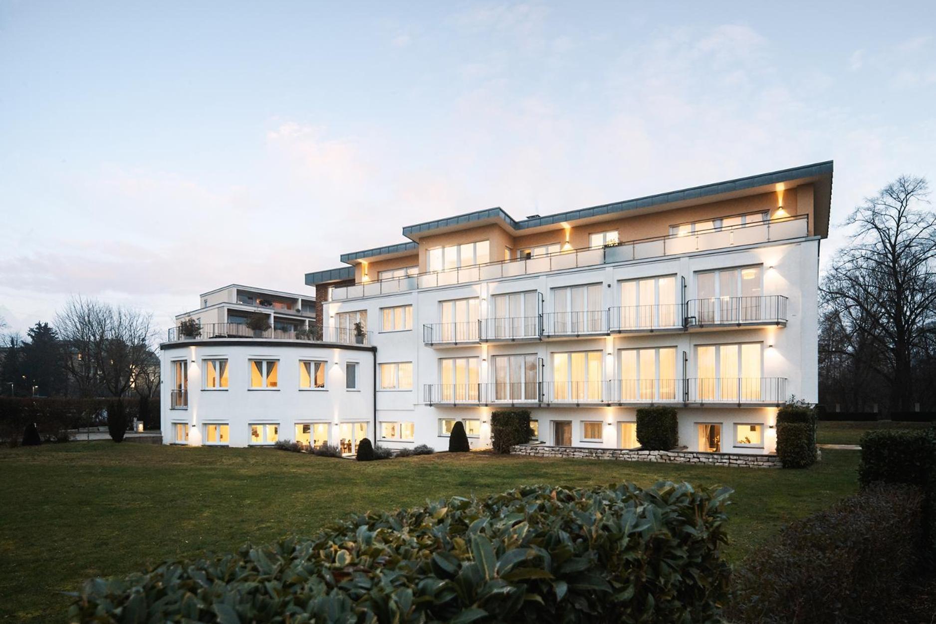 Hotel Vier Jahreszeiten An Der Therme & Kliniken Bad Krozingen Naehe Freiburg & Schwarzwald Ideal Fuer Wellness Kur & Business Ausfluege 24H Check In- Wlan & Parken Gratis Exterior photo