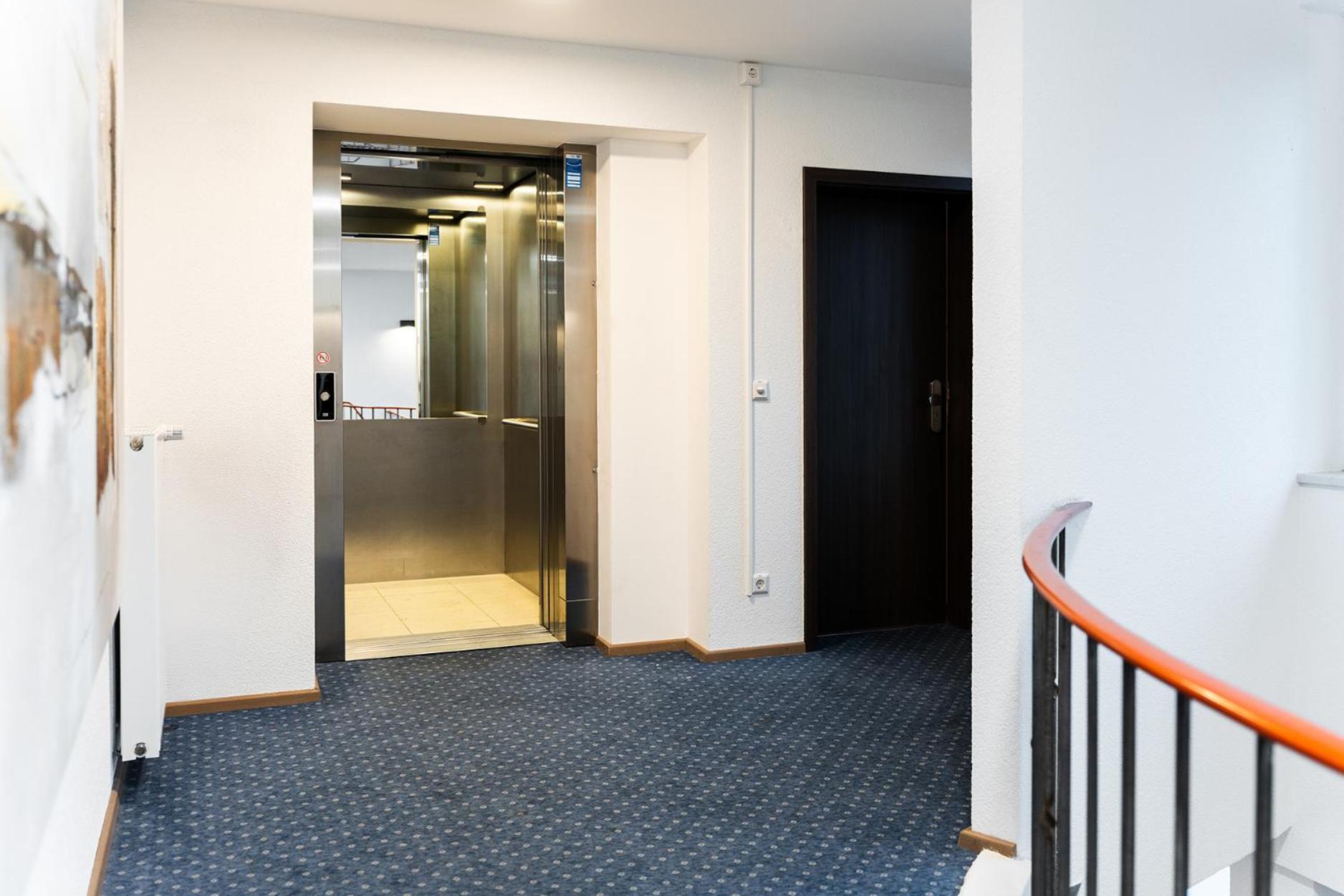 Hotel Vier Jahreszeiten An Der Therme & Kliniken Bad Krozingen Naehe Freiburg & Schwarzwald Ideal Fuer Wellness Kur & Business Ausfluege 24H Check In- Wlan & Parken Gratis Exterior photo