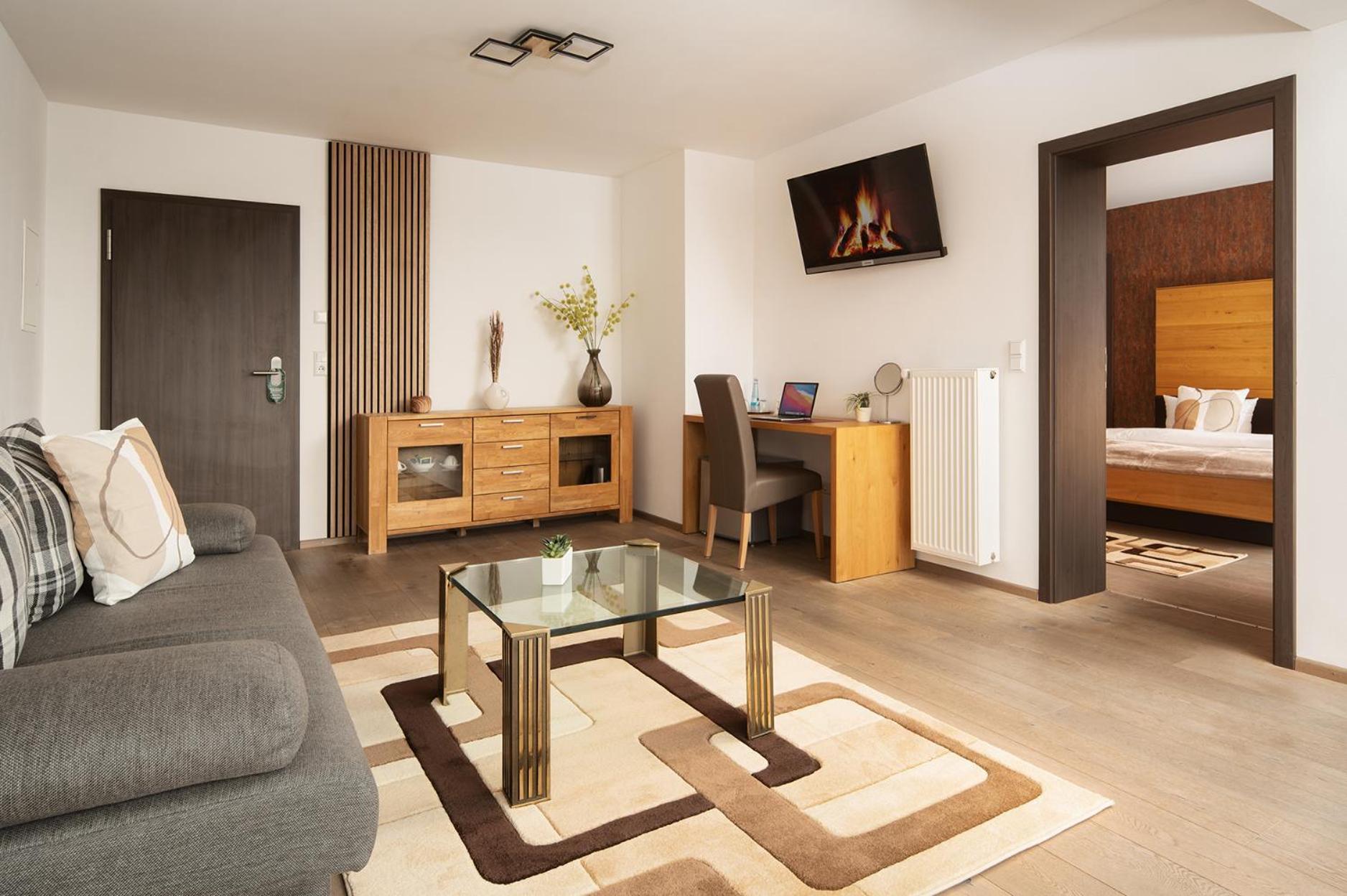 Hotel Vier Jahreszeiten An Der Therme & Kliniken Bad Krozingen Naehe Freiburg & Schwarzwald Ideal Fuer Wellness Kur & Business Ausfluege 24H Check In- Wlan & Parken Gratis Exterior photo