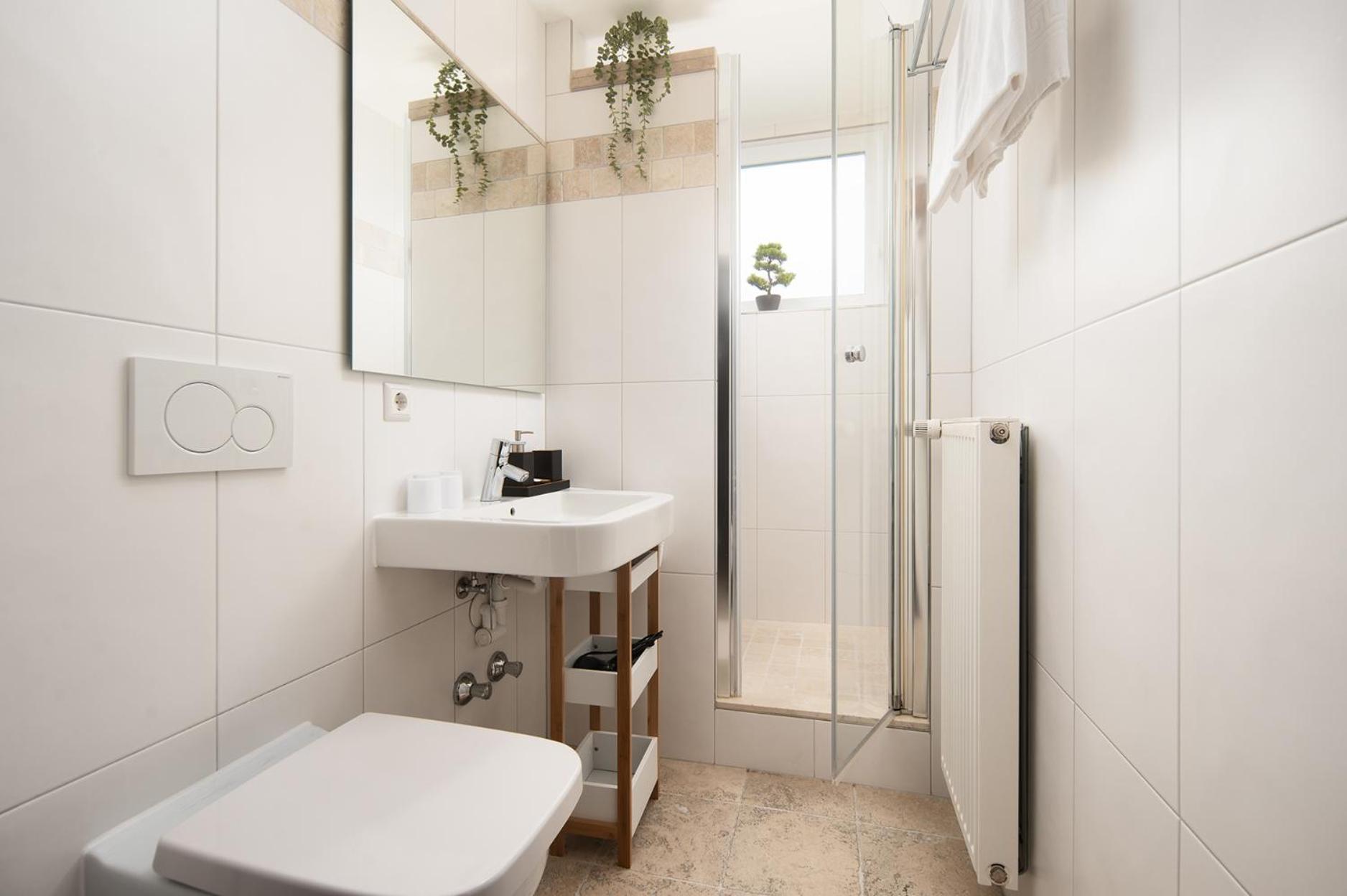 Hotel Vier Jahreszeiten An Der Therme & Kliniken Bad Krozingen Naehe Freiburg & Schwarzwald Ideal Fuer Wellness Kur & Business Ausfluege 24H Check In- Wlan & Parken Gratis Exterior photo